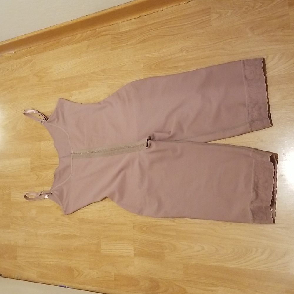 Ann Slim "The Original" Mid-Length Shapewear Size 44